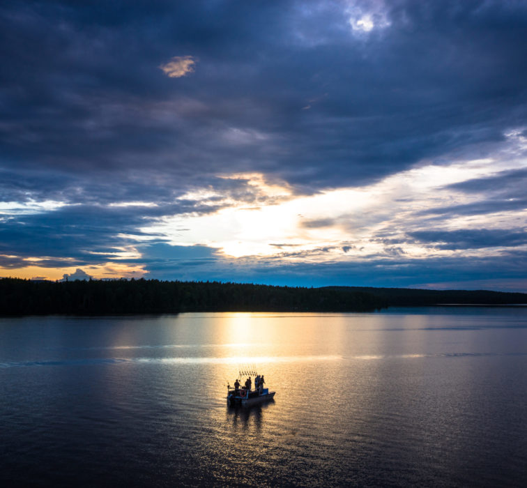 Tact Our company Quite Kalastusta Länsi-Lapissa Miekojärvellä heinäkuussa yöttömän yön aikaan -  Lapin Villikala – Lapland Wild Fish – Miekojärvi Pello Lappi